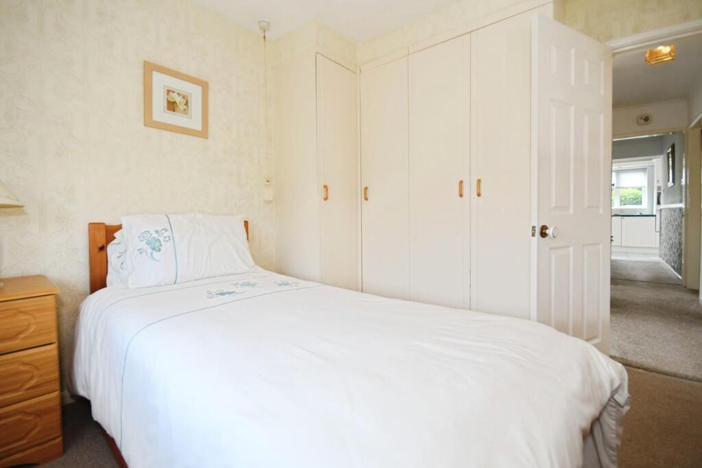 BEDROOM 2 03.jpg