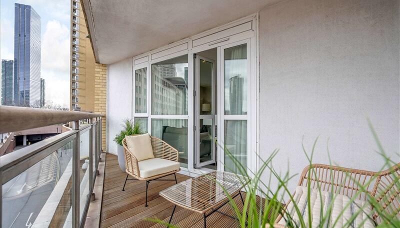 E14 8RW - 1st floor - 1 bedroom - 681sq ft - 1 ba