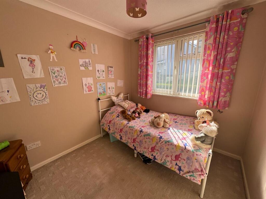 BEDROOM 2