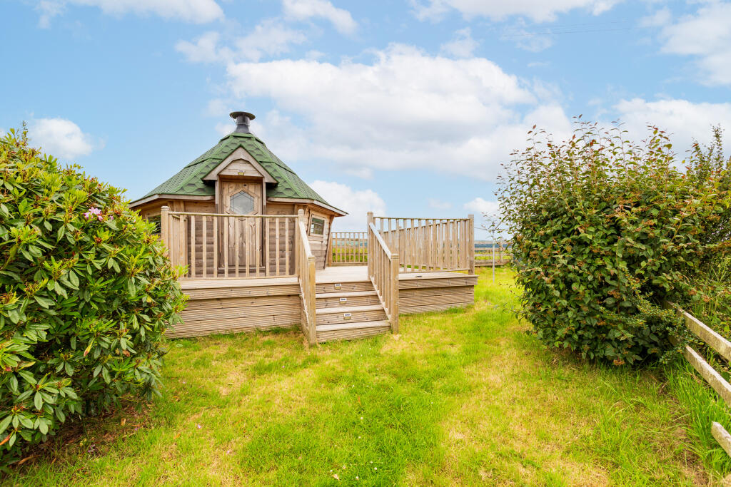 Rear Garden &amp; Shepherd's Hut