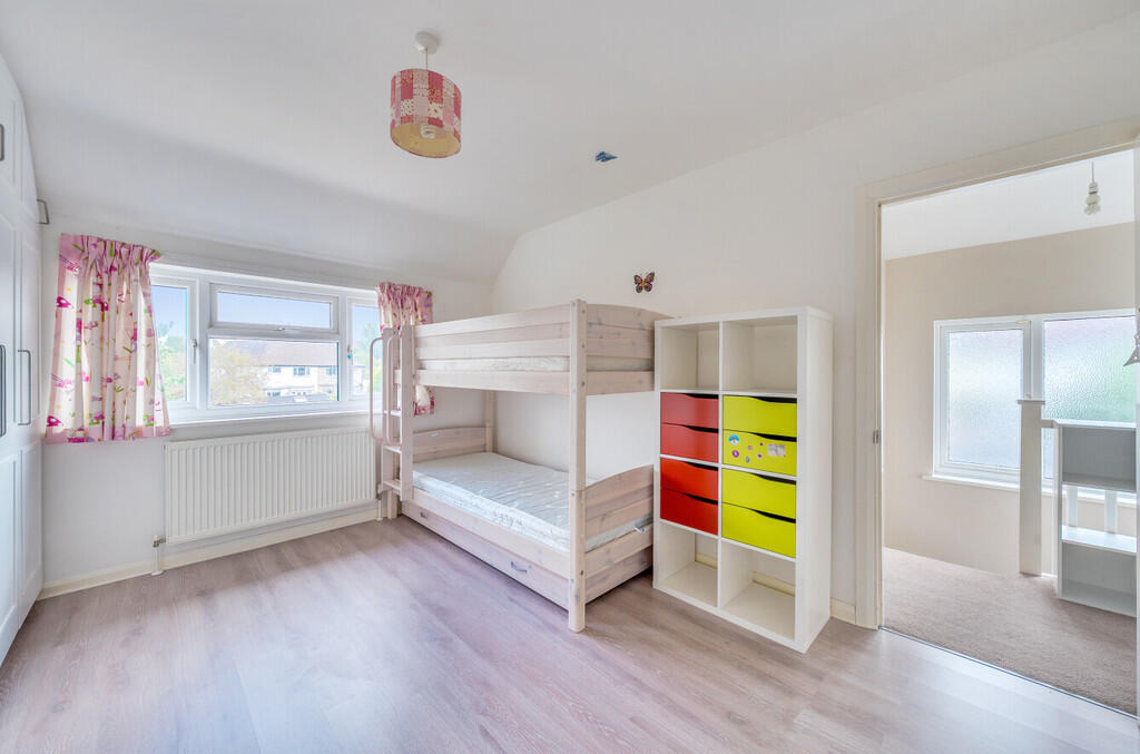 1333982-19-68ad8a...