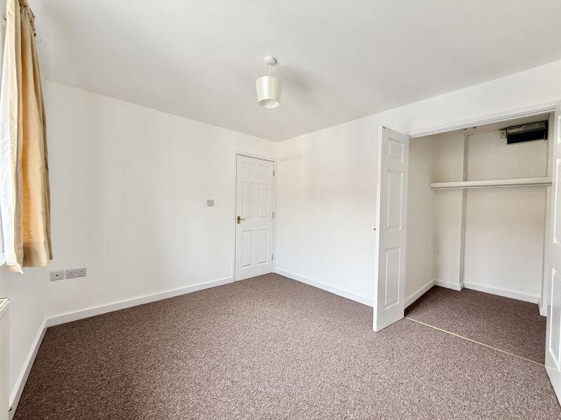 MAIN BEDRROM/WALK IN WARDROBE