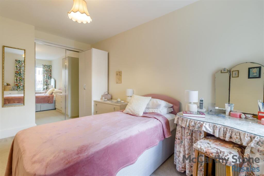 8646914-interior10.jpg