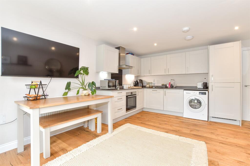 Lounge/Kitchen