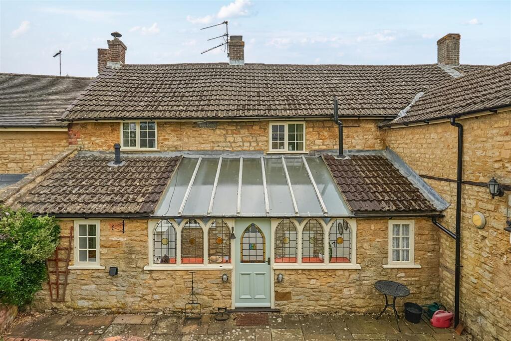 Bricklayers Cottage, 11 Careys Road, Pury End (7) 