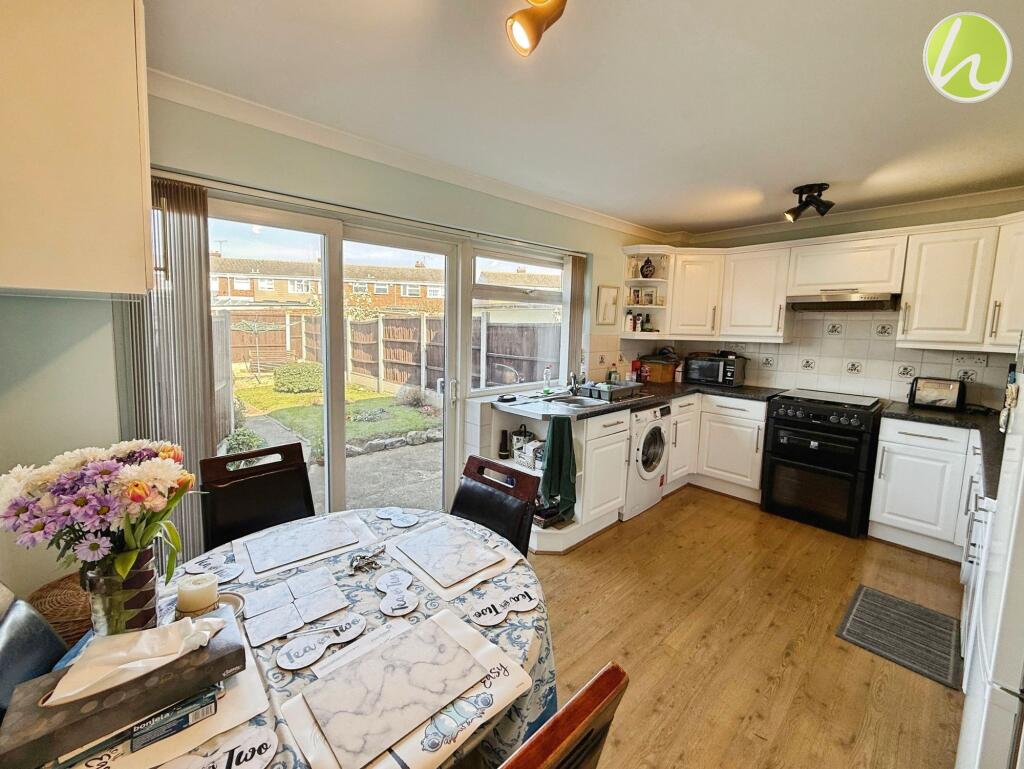 Kitchen/ Dining Room