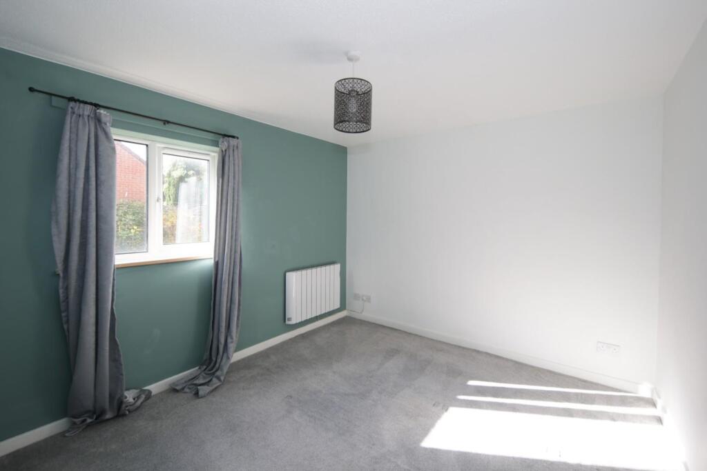 16 Ryland Close-2.jpg