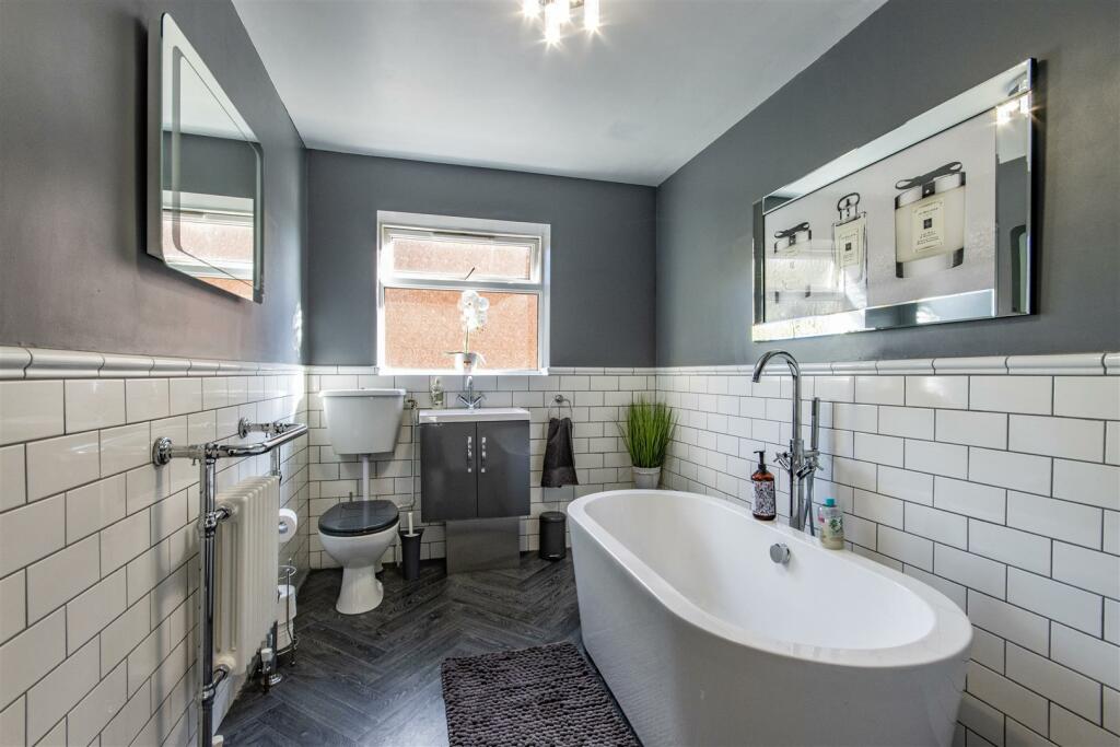Re-Fitted Family Bathroom