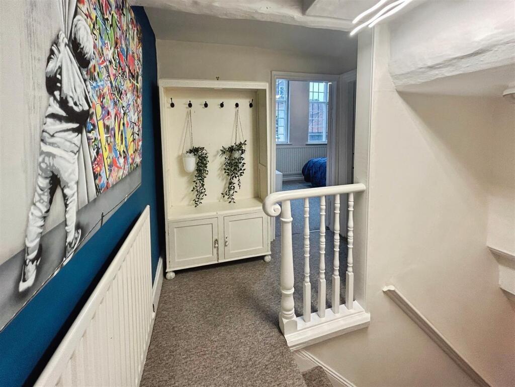 c314280f-F-40D5-B6FE-F9AD1D637C8B-1072-000000DC27C