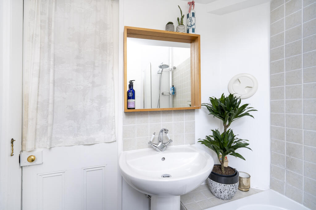 1F1 Trinity Crescent, Edinburgh (13)