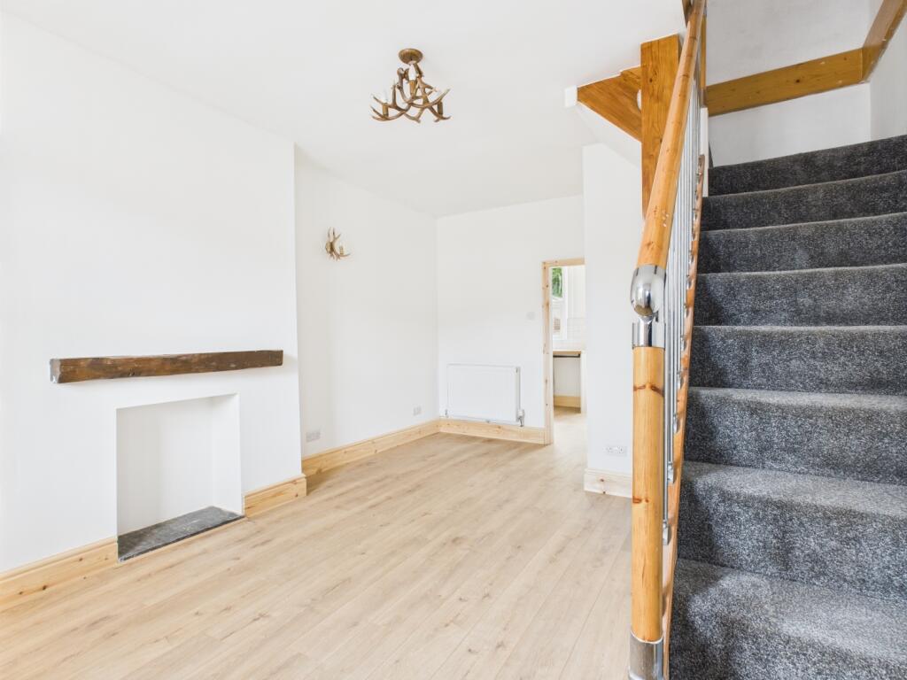 CAM03729G0-PR0067-STILL005