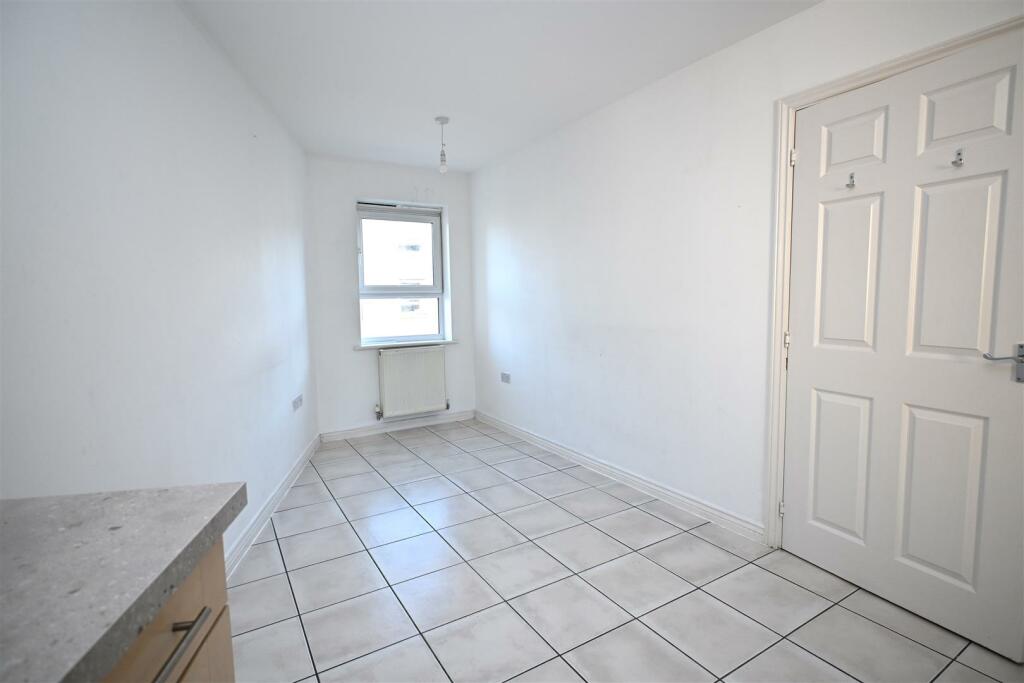 Kitchen/ Dining room