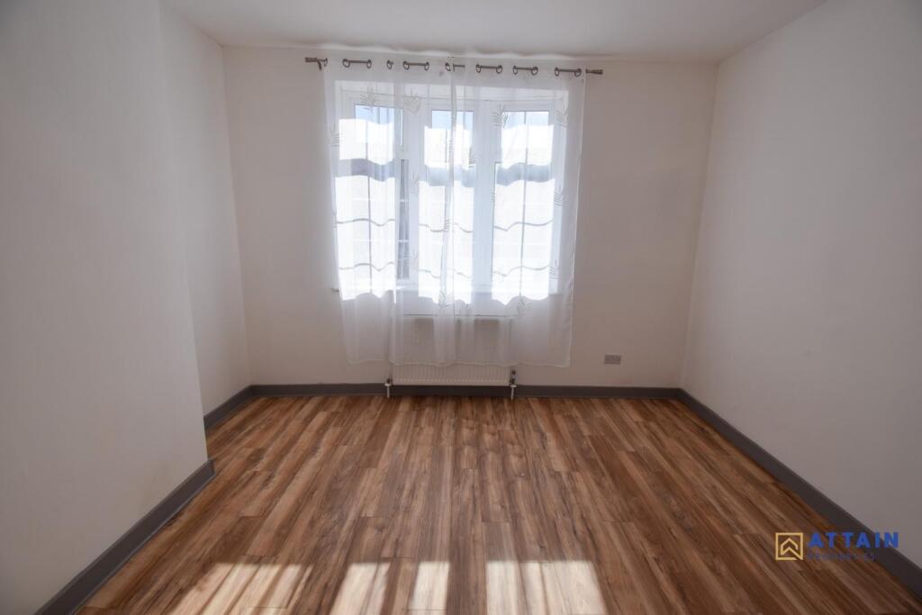 Living Room Alt.jpg