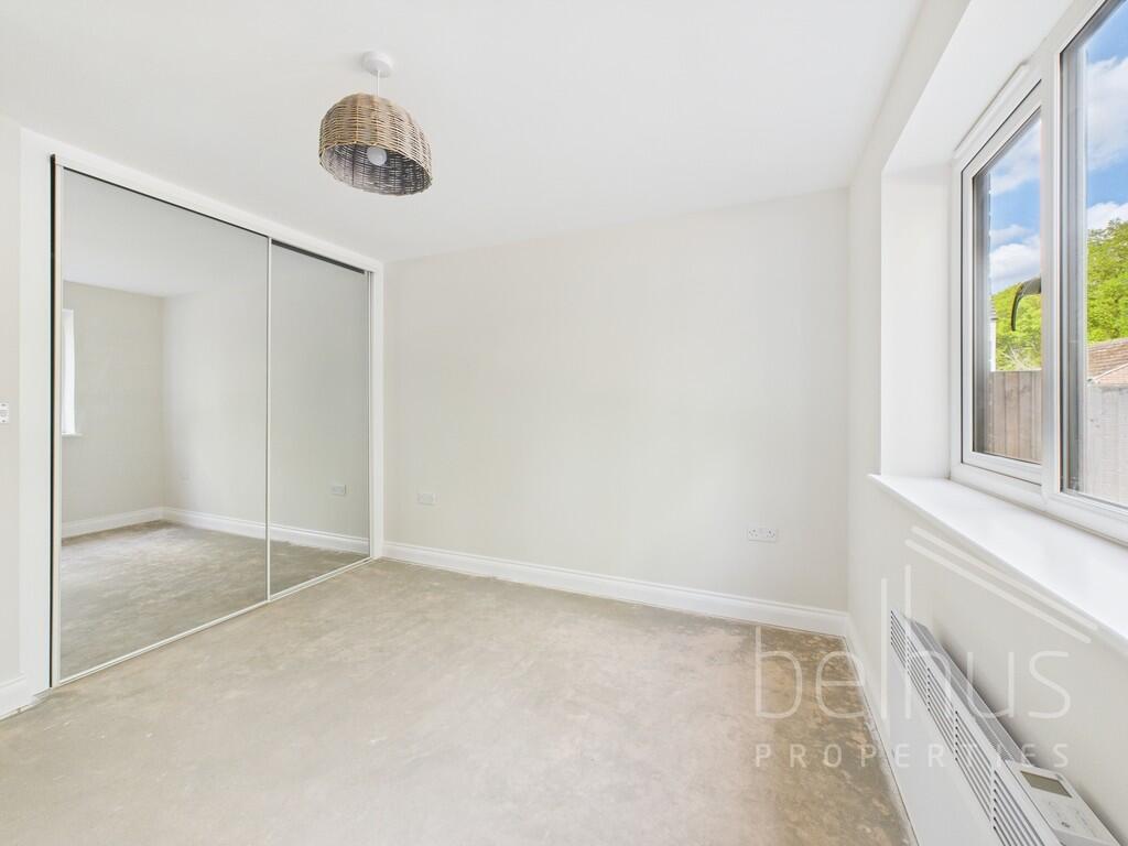 Bedroom 1 - Mirro...