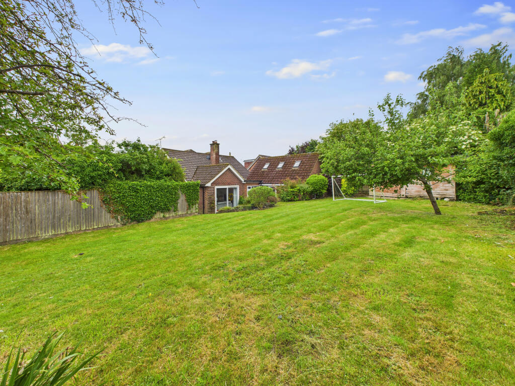 CAM02909G0-PR0425-STILL018