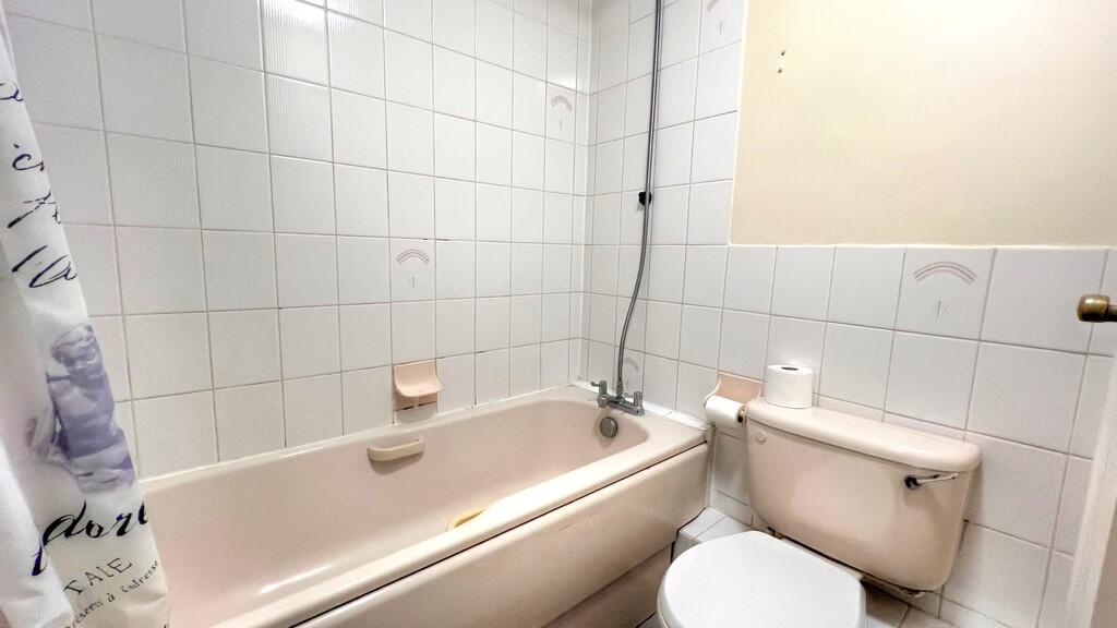23 Balmoral Way 2...