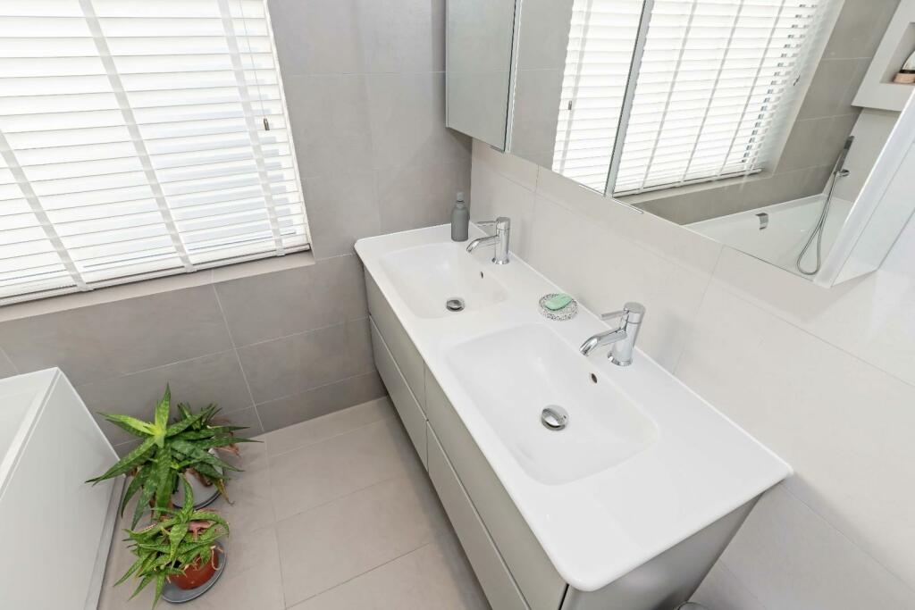 Ridgeway Close_7.jpg