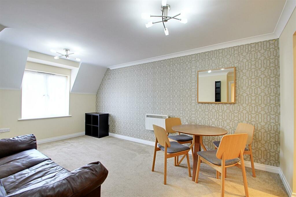 Living Room 1.jpg