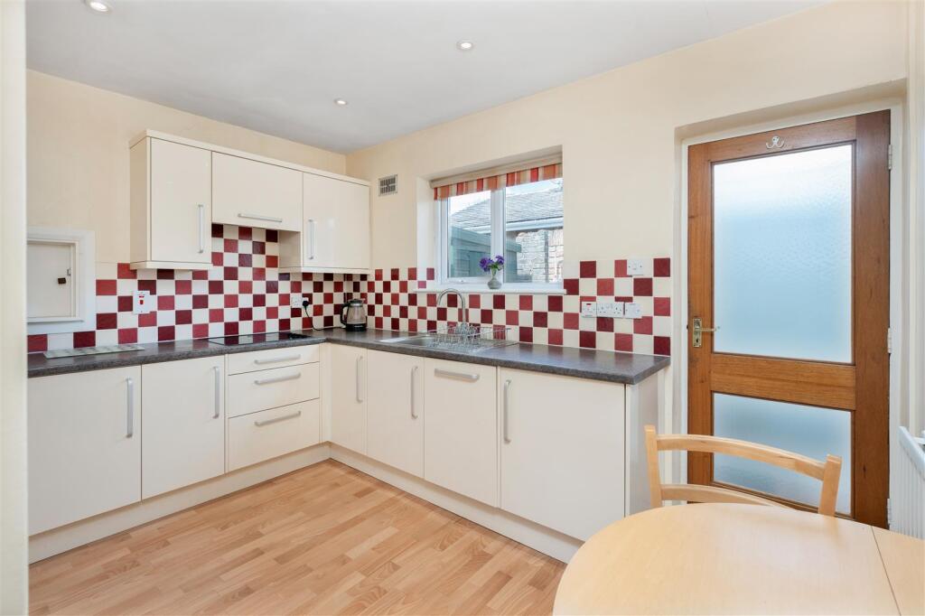 7 Deene Close, Adderbury-9.jpg