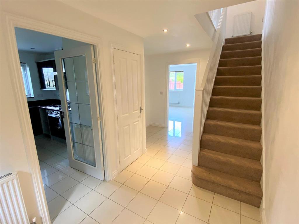 62 Cavendish Crescent Hallway