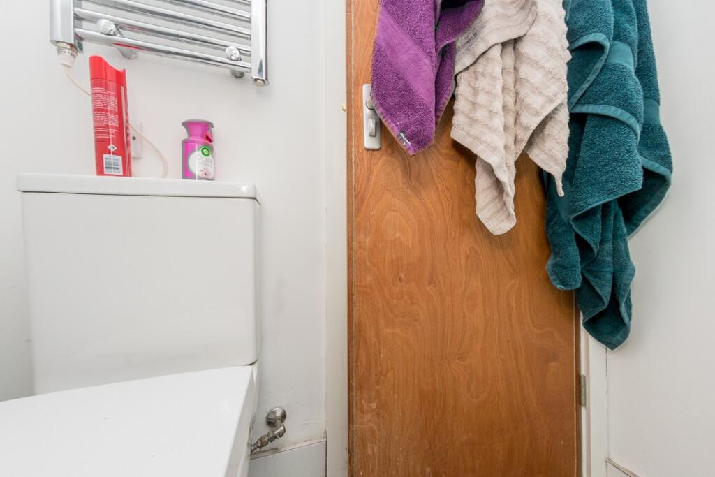 On Suite (own shower, toilet and simk)