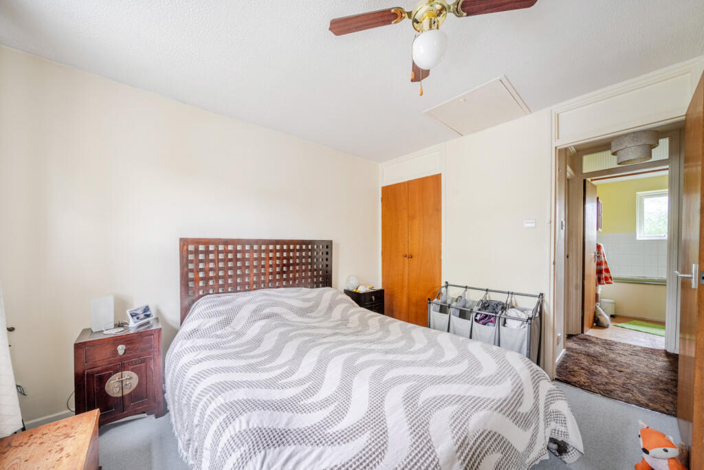 1370913-8-68f63b3...