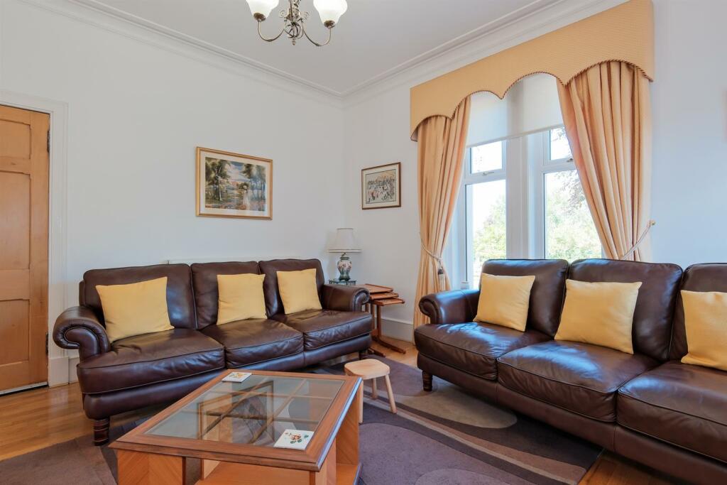 028-3 Station Place, Law ML8 5LR.jpg