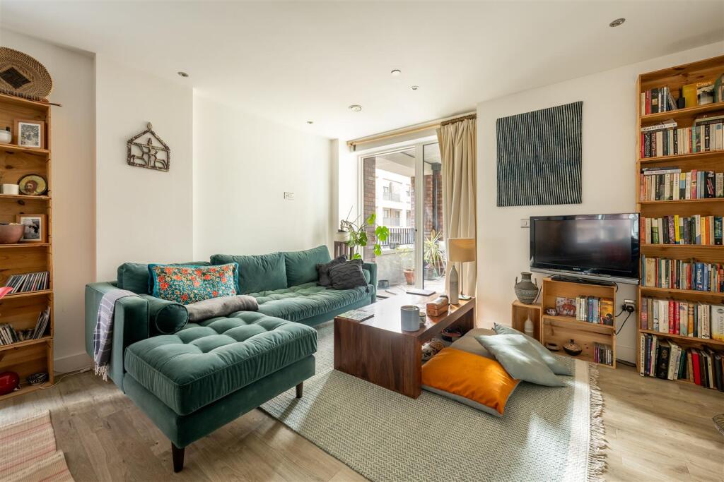 Adansbeck Court, E3