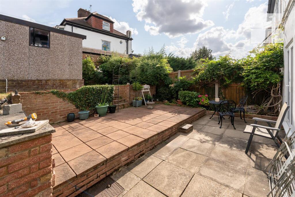 61 Brindwood Road_0040.jpg