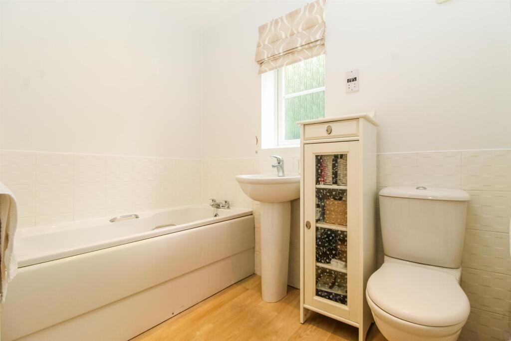 BATHROOM/W.C.