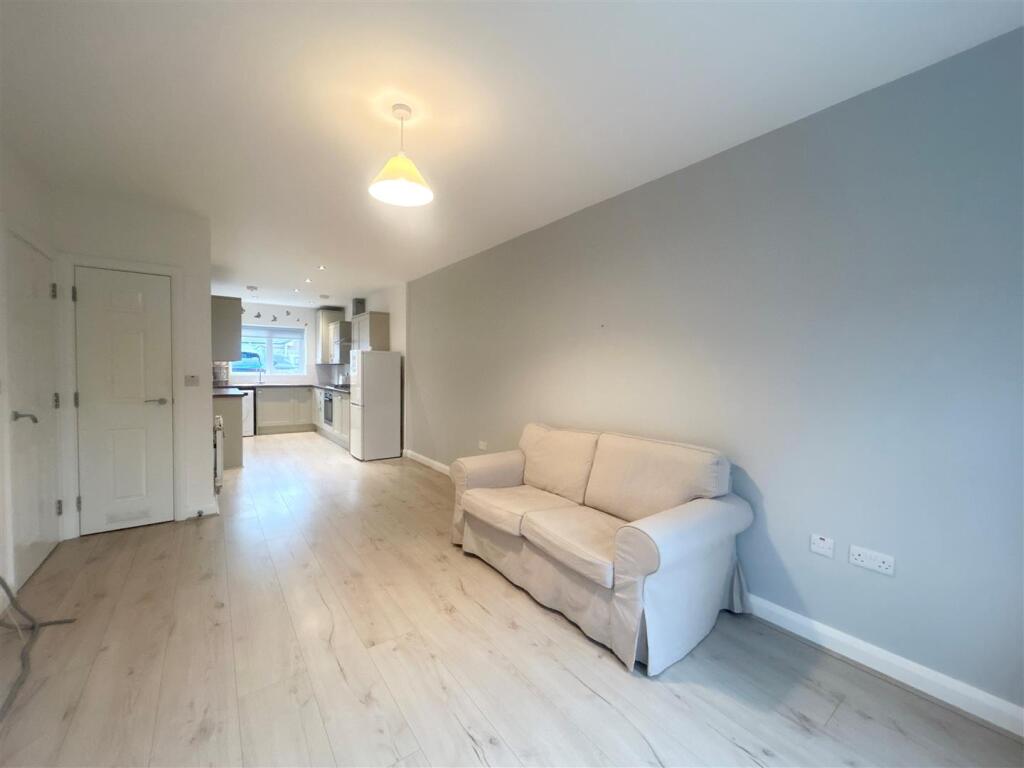 Lounge Kitchen.jpg