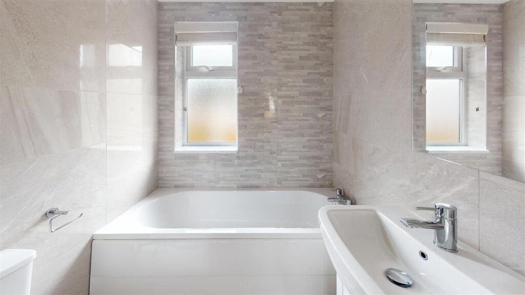 Bathroom (3).jpg