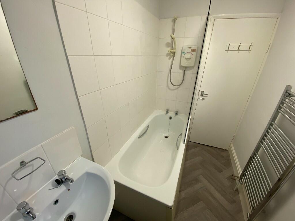 Lincoln Grove, M13 STUDENT ONLY - AVAILABLE 1ST OF JULY 2025