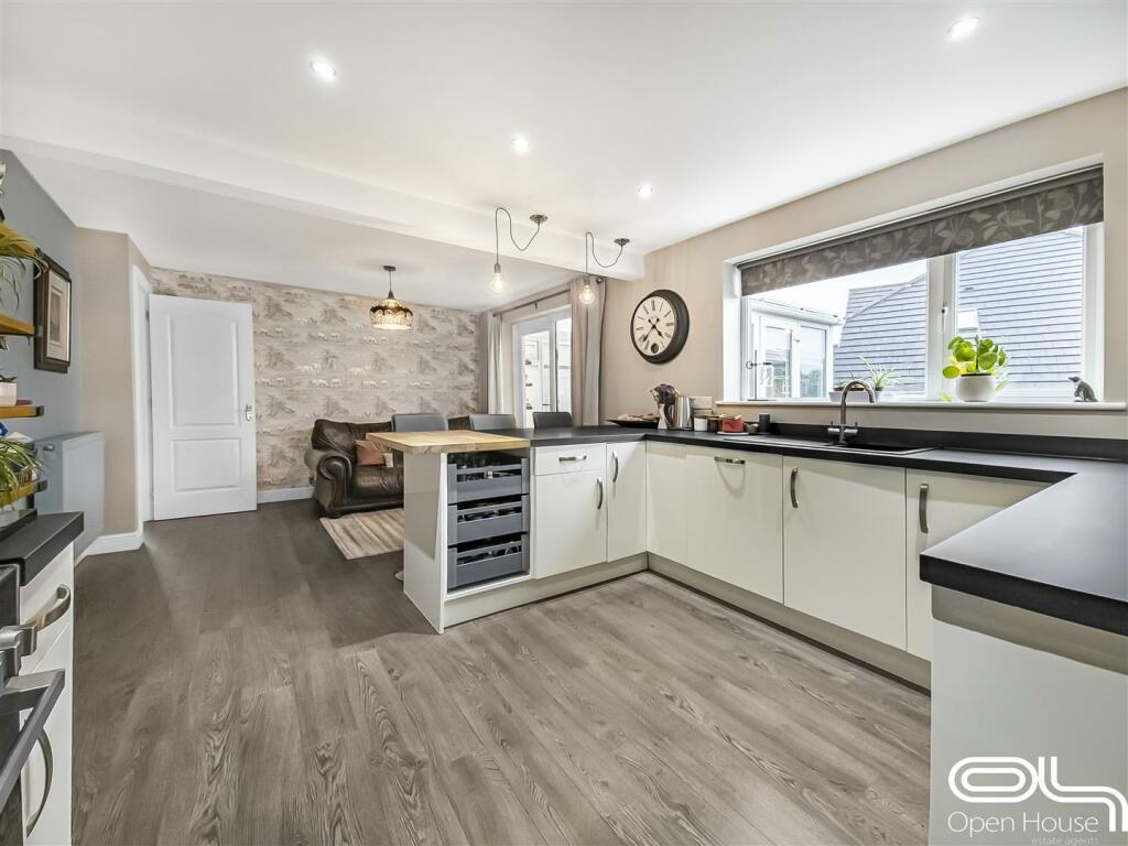 Lawns Drive (13).jpg