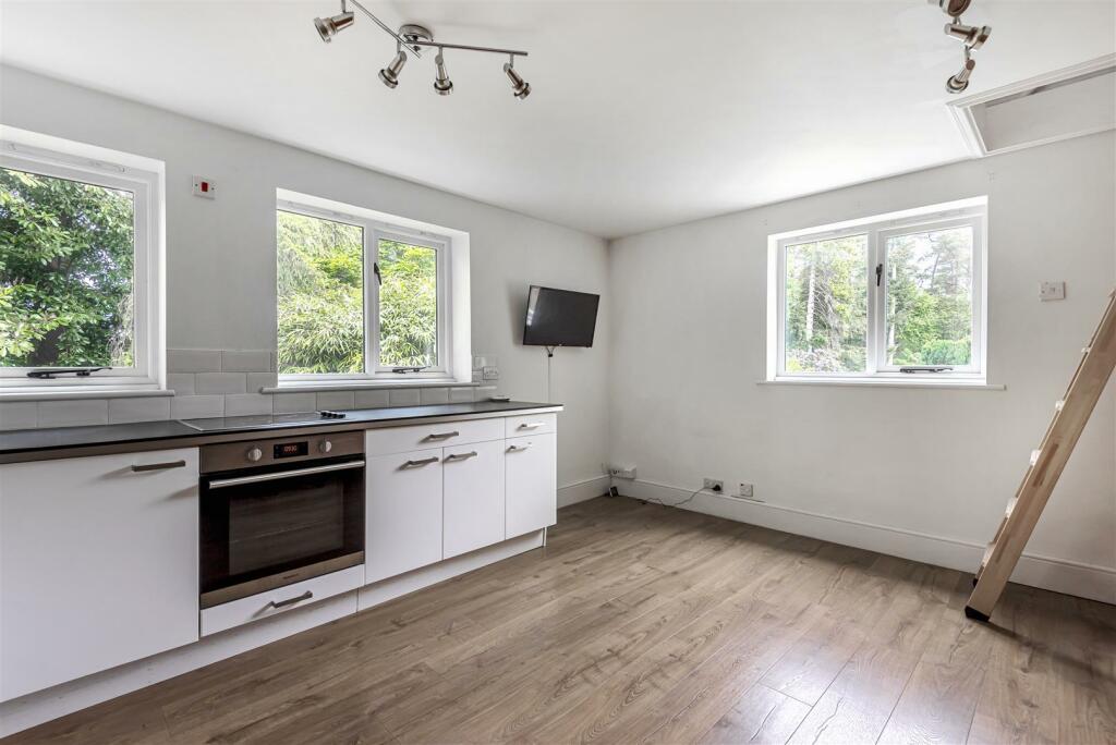 Kitchen Sitting room.jpg