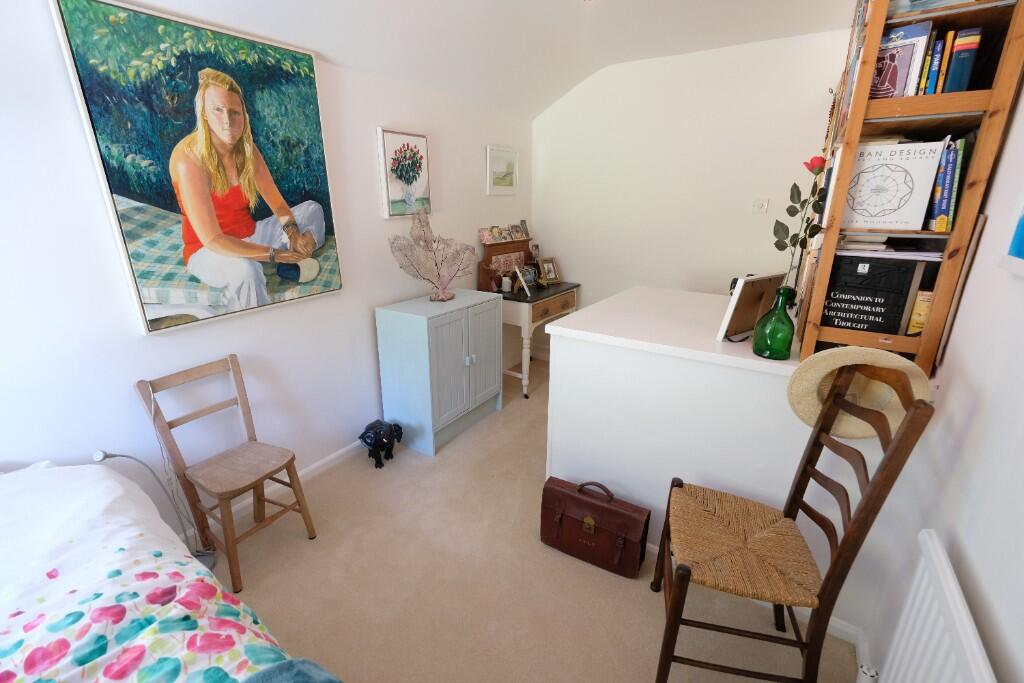 BEDROOM 4