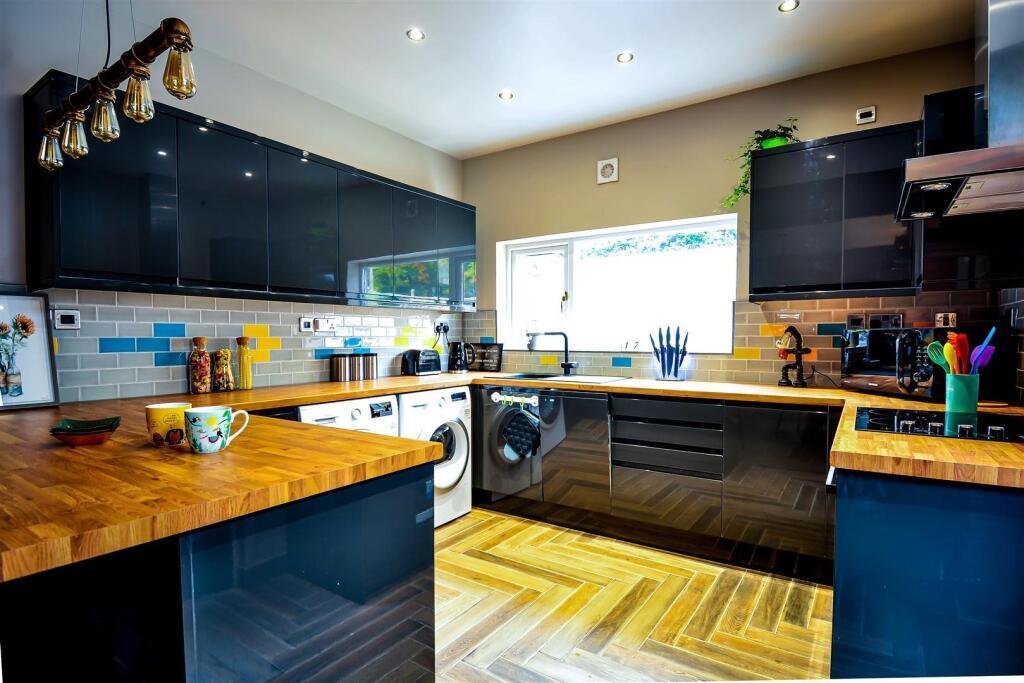 Kitchen c.jpg