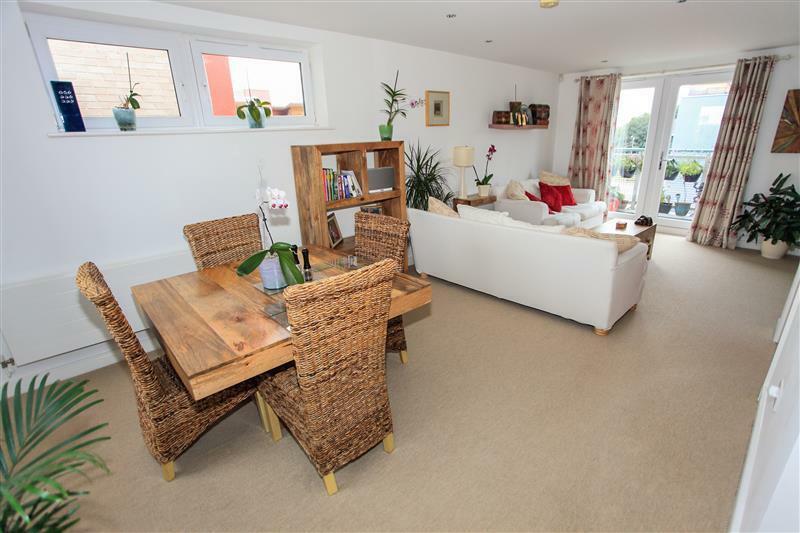 87 Cubitt Way - 4 T202408271416.jpg