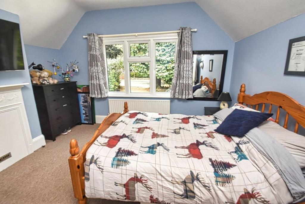 bedroom bottom left 1.jpg
