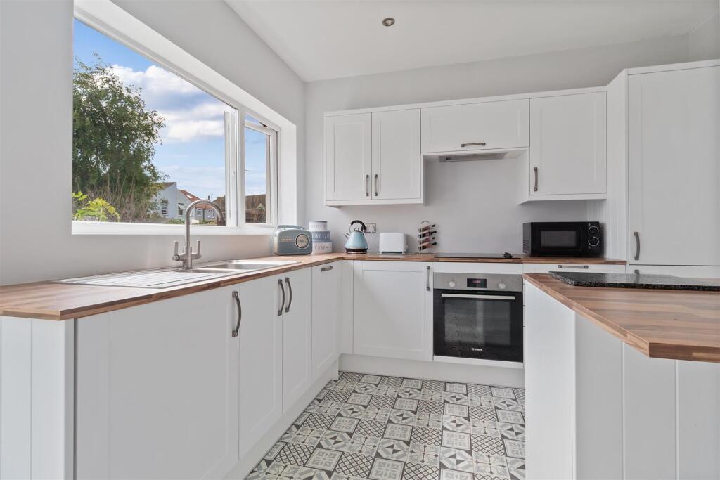 The Drive,76-010.jpg