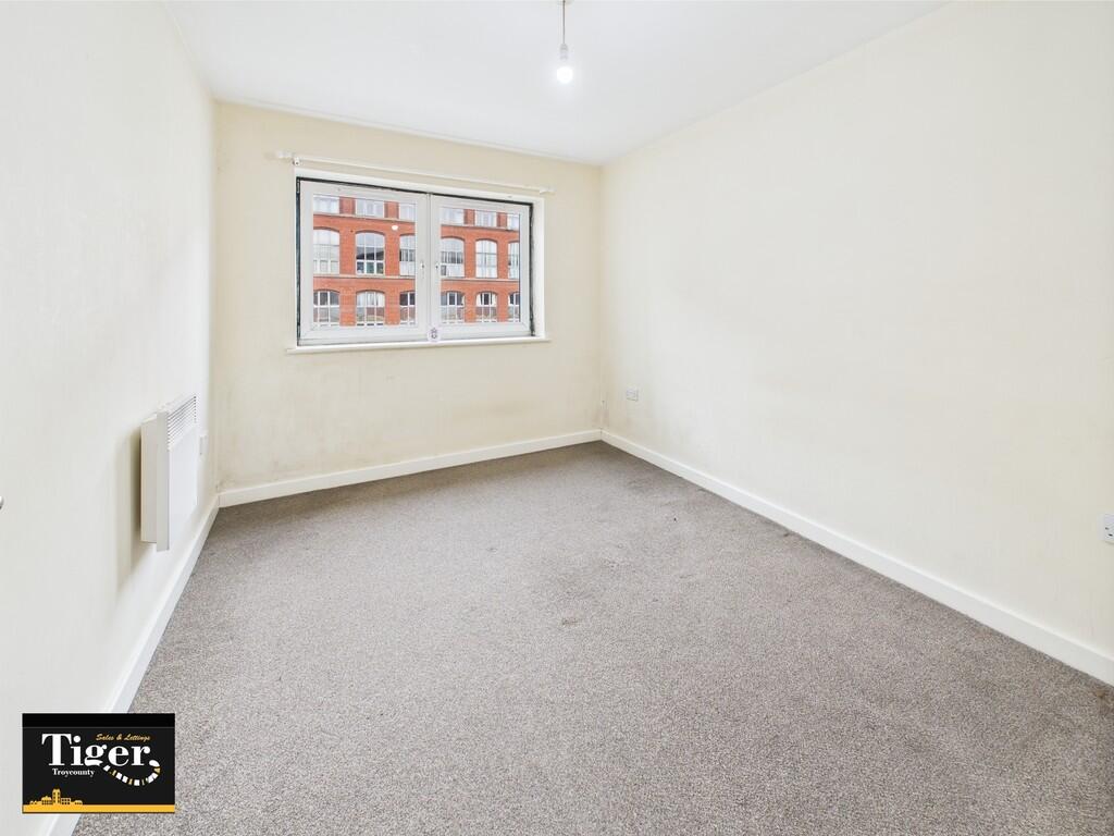 CAM02176G0-PR0565...