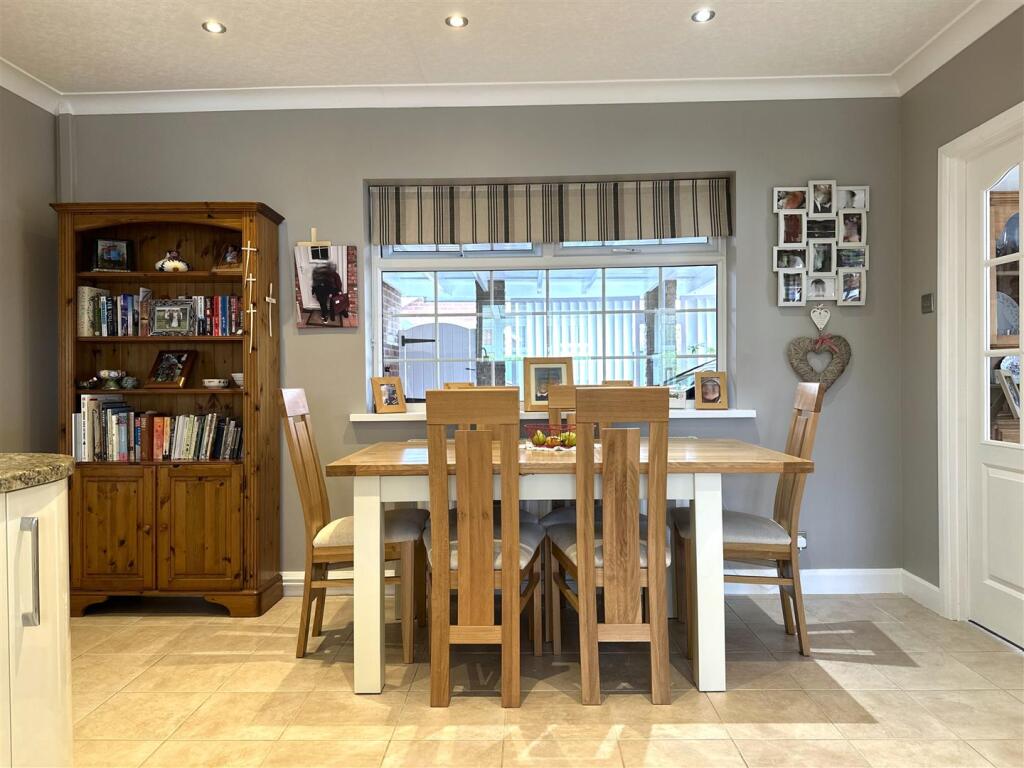 Dining Area 848