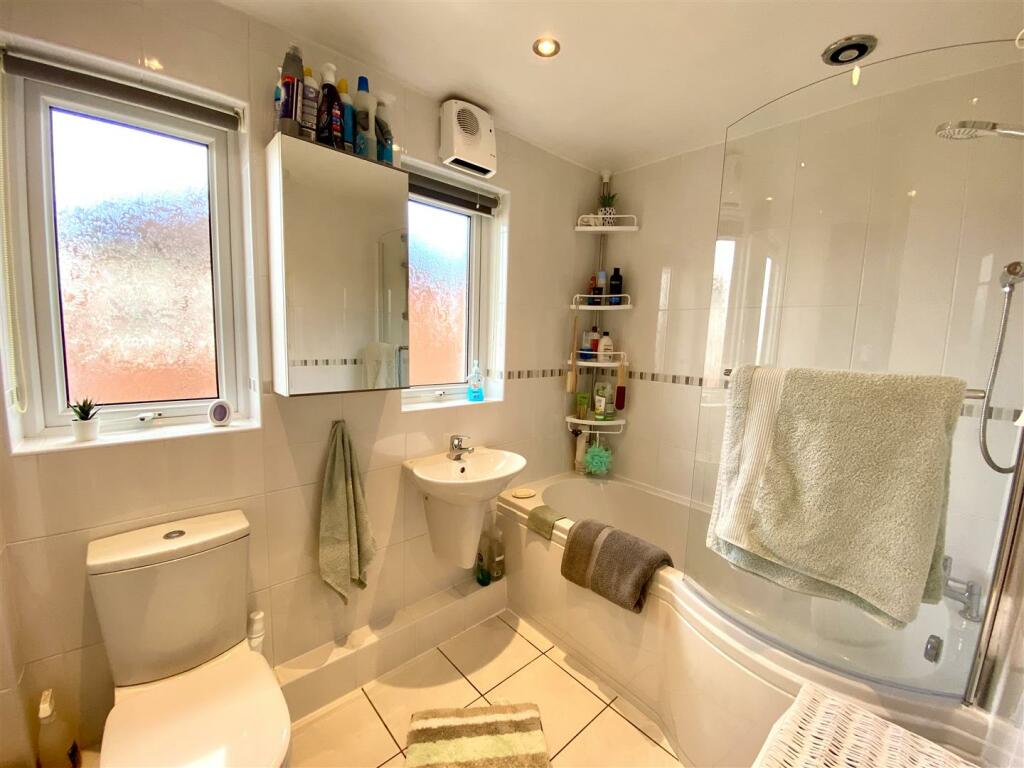 FAMILY BATHROOM