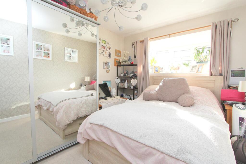 bed 1.jpg