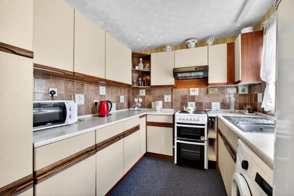 9_6 broom court, largs_08.jpg