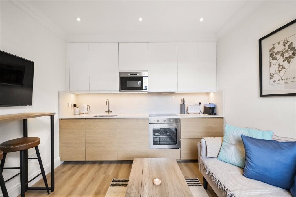 Kitchen/Living Area