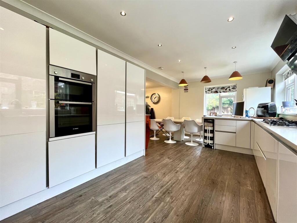 Kitchen Area Aspect 3