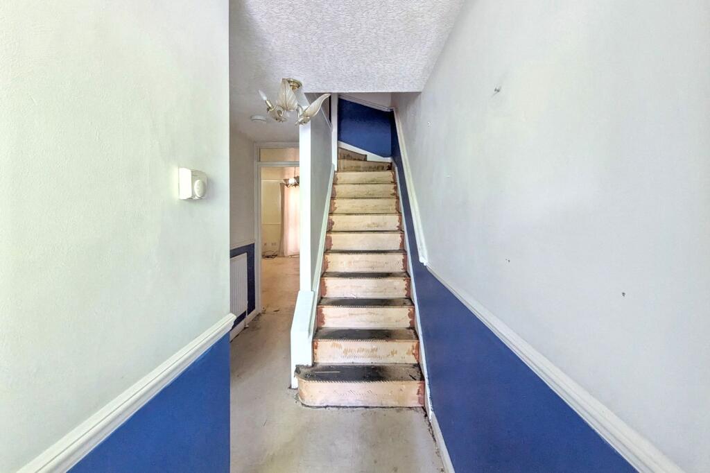 2 Pownsett Terrace, Ilford, Essex IG1 2SW