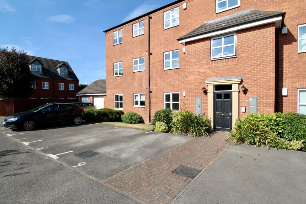 View of Property at the Front - Gus Critchlow EweM