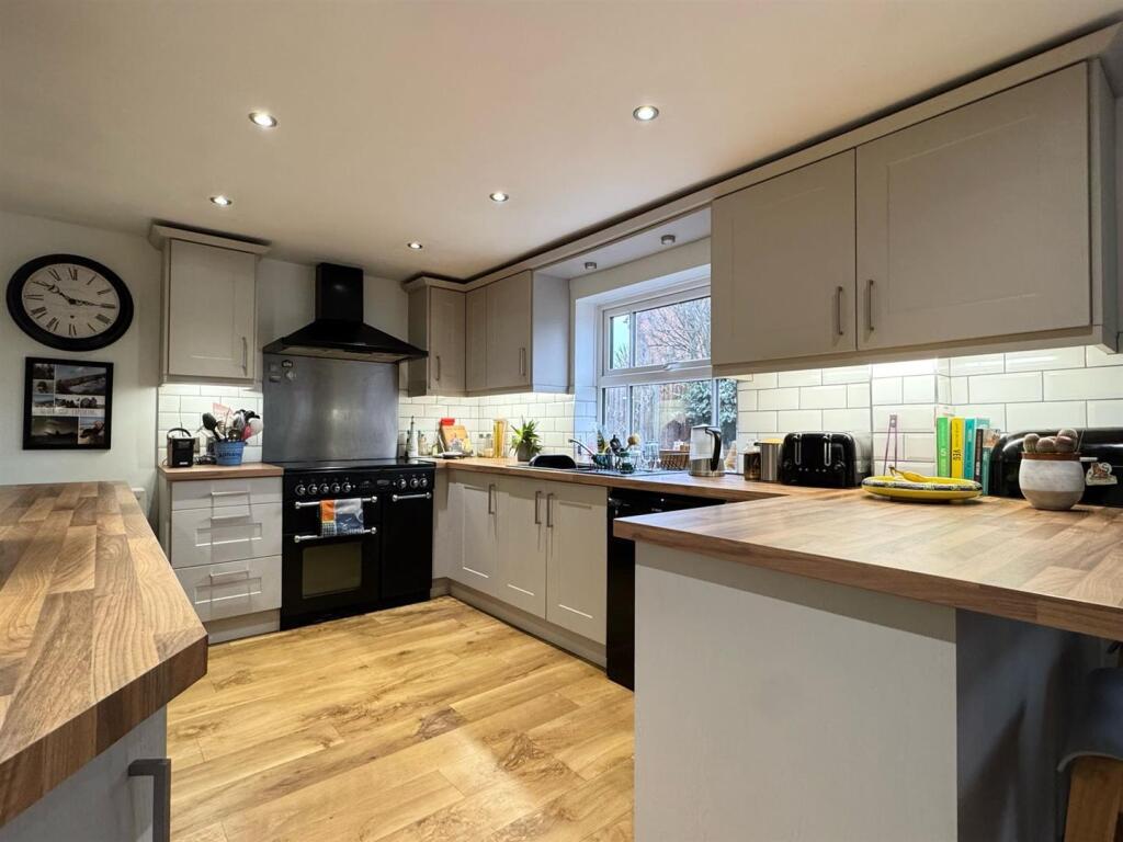 Kitchen 1.jpg